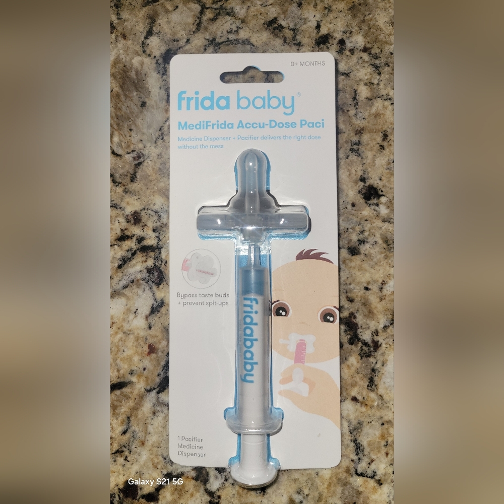 NWT Frida Baby MediFrida Accu-Dose Paci Medicine Dispenser